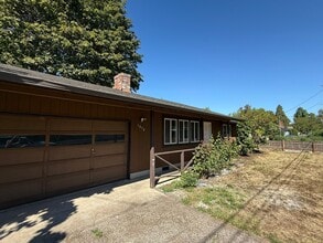 Building Photo - 1850 Labona Dr