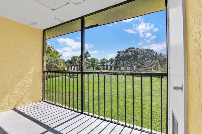 Foto del edificio - 414 Meadows Cir