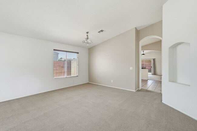 Foto del edificio - Single level home in Norterra on corner lot