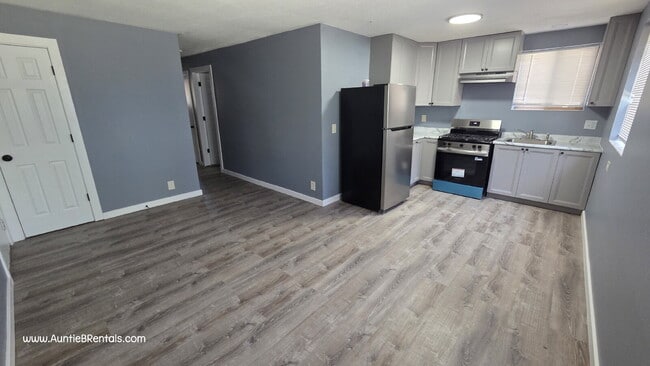 Building Photo - 3 Bedroom 1 Bath Multiplex Unit #2 – Columbia Heights