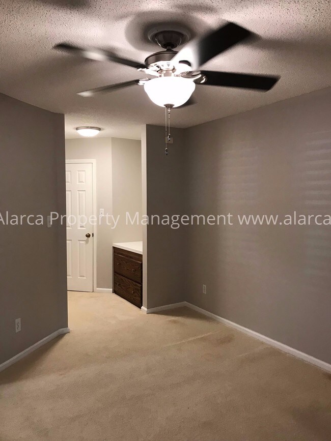 Foto del edificio - 6000 Gray Gate Ln
