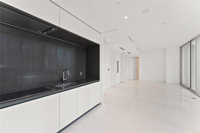 Foto del edificio - 300 Biscayne Boulevard Way