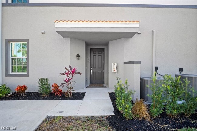 Building Photo - 12000 Santaluz Dr