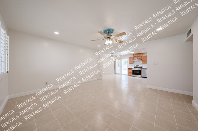 Building Photo - 935 E Wesleyan Dr