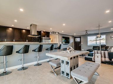 Foto del edificio - 1125 E Marigold Ln