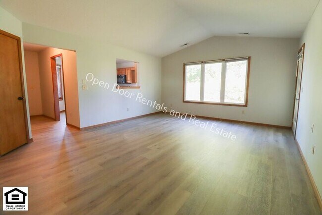 Building Photo - 1418 Lakehurst Dr