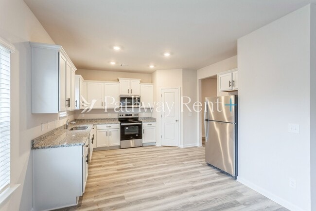 Building Photo - 628 Mackenzie Cv