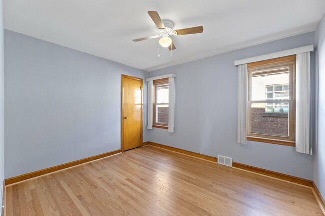 Building Photo - 5534 S Natoma Ave