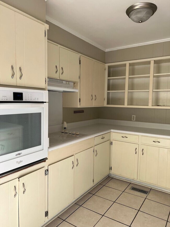 Building Photo - 4 br, 3 bath House - 314 Holly Hill Rd