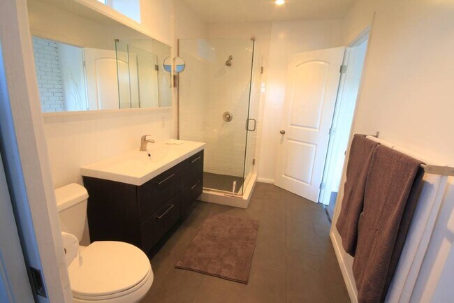 Foto del edificio - 2060 Glencoe Way