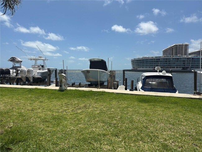 Foto del edificio - 1632 S Bayshore Ct
