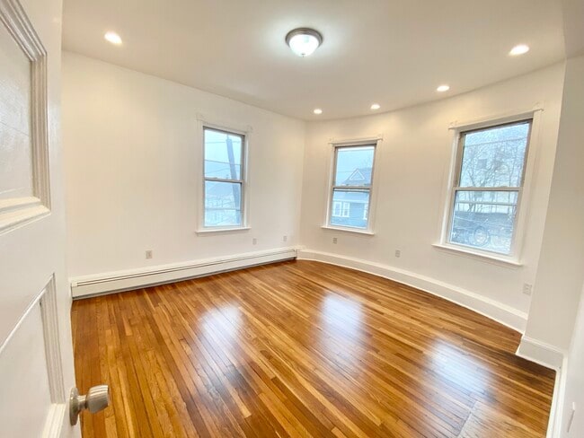Building Photo - 20 Imrie Rd