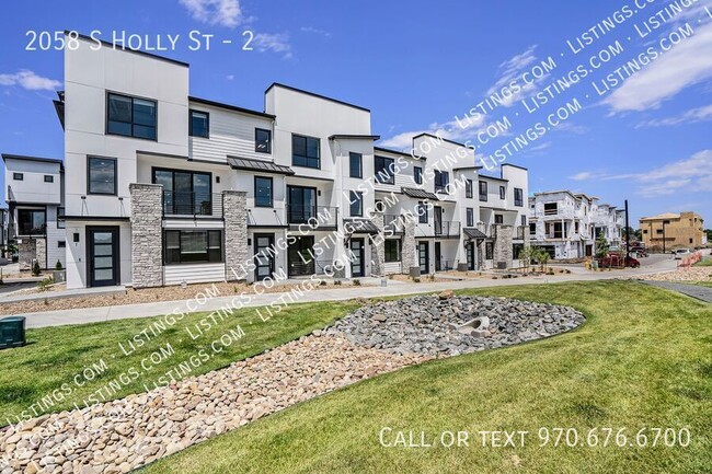 Foto del edificio - Brand New Row Home near DU close to I-25 a...