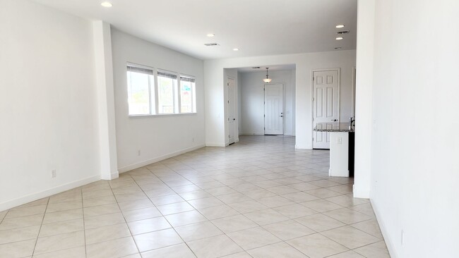Foto del edificio - NEW 3 Bedroom home in ZANJERO TRAILS!