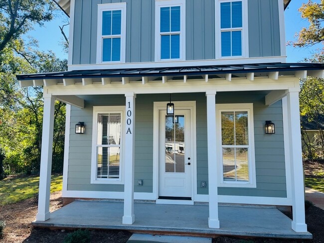 Building Photo - 100 Gardenia Ln