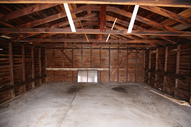 Foto del edificio - 17390 Bradford Ave