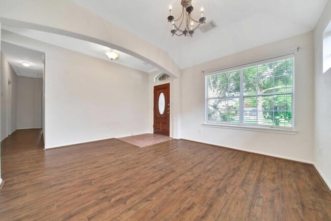 Foto del edificio - 815 McIntosh Bend Dr