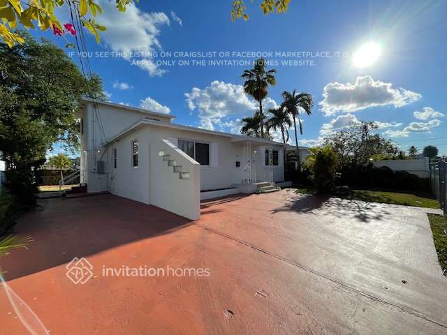 Building Photo - 3120 SW 27th St