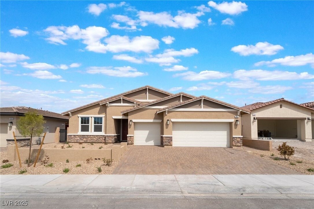 Primary Photo - 1044 Forest Falcon Dr