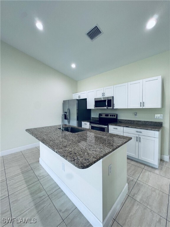 Foto del edificio - 2433 Vernon Ave S