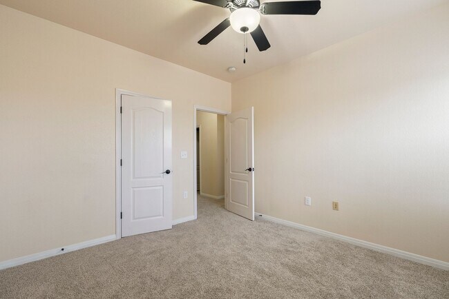 Building Photo - Executive Style in the Heart of Town Centre