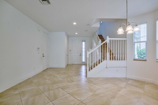 Building Photo - 119 Diamante Way