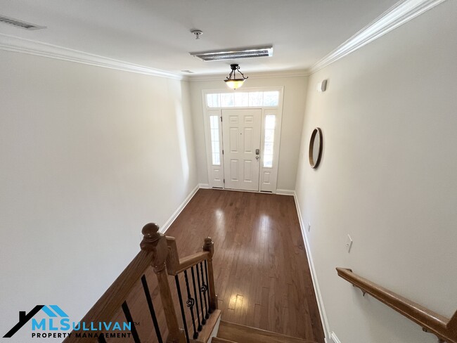 Foto del edificio - 308 Rose Walk Ln