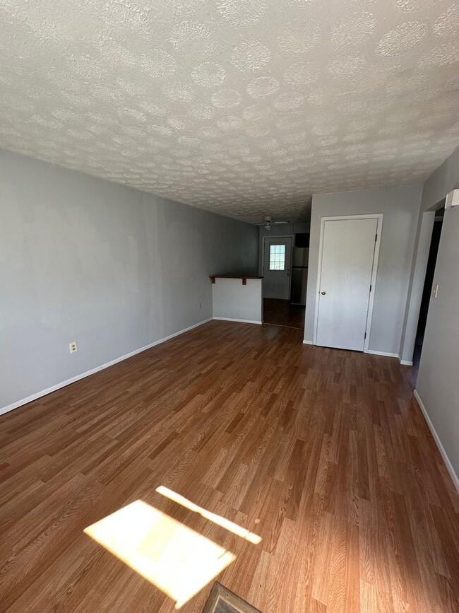 Building Photo - Green Valley Apartments