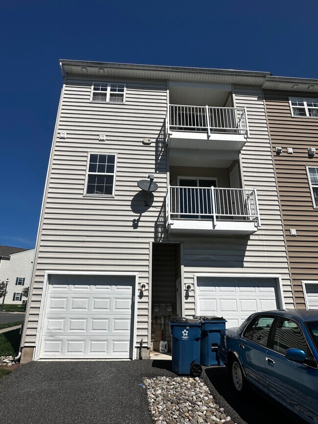 Building Photo - 3053 Davenport Way
