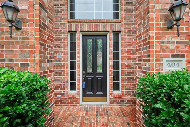 Foto del edificio - 404 Parkwood Ct