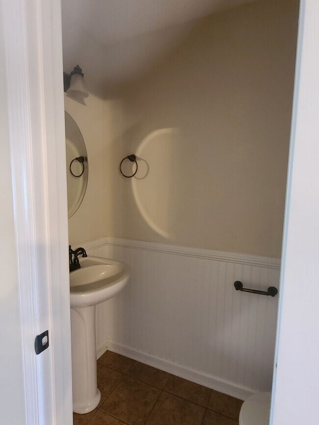 Foto del edificio - Tavern Grove - End Unit Townhouse