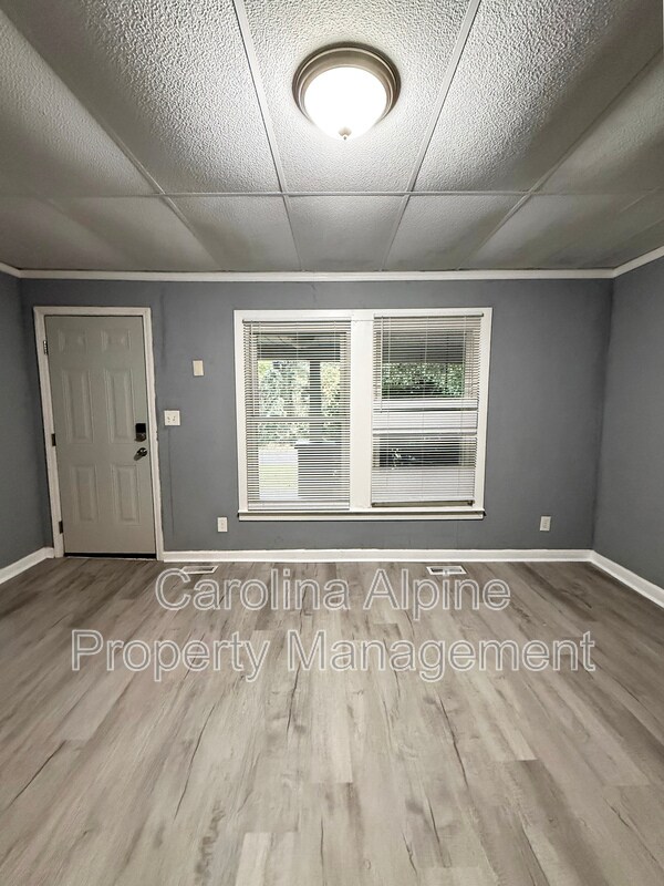 Foto del edificio - 109 Pine Ave