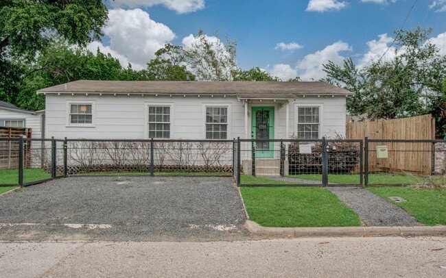 Building Photo - 4706 Fisk St