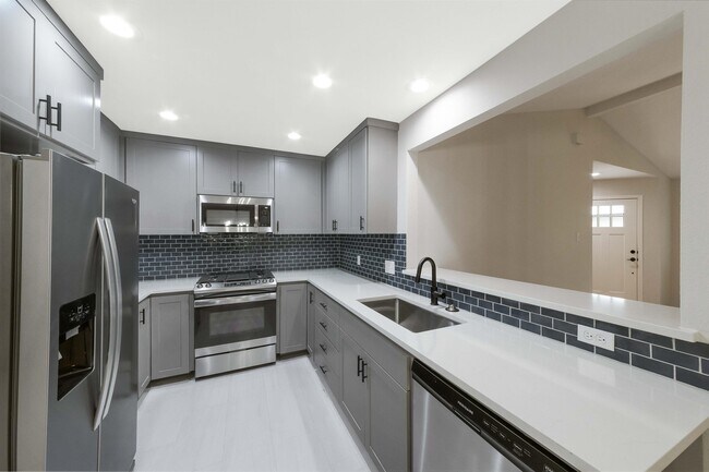 Foto del edificio - 9616 Holly Springs Dr