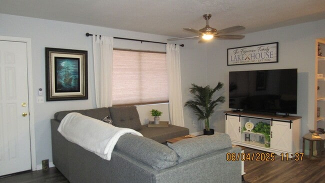 Building Photo - 2 Bedroom 2 bathroom Boat Deep Furnished Home