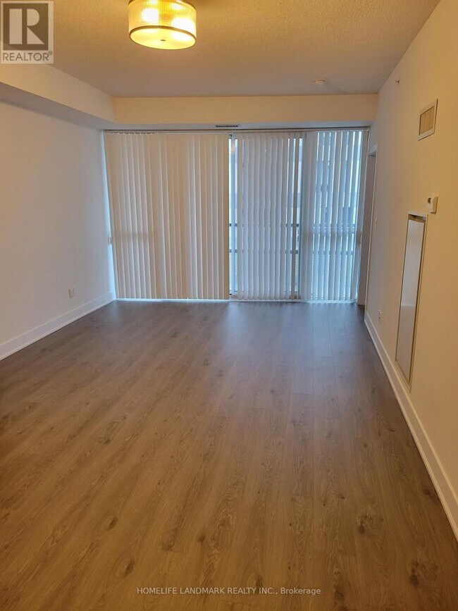 Photo du bâtiment - 99 The Donway W