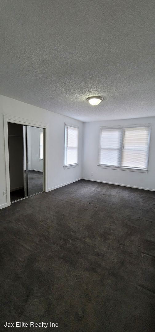 Building Photo - 3 br, 1 bath House - 60 East 54th Street