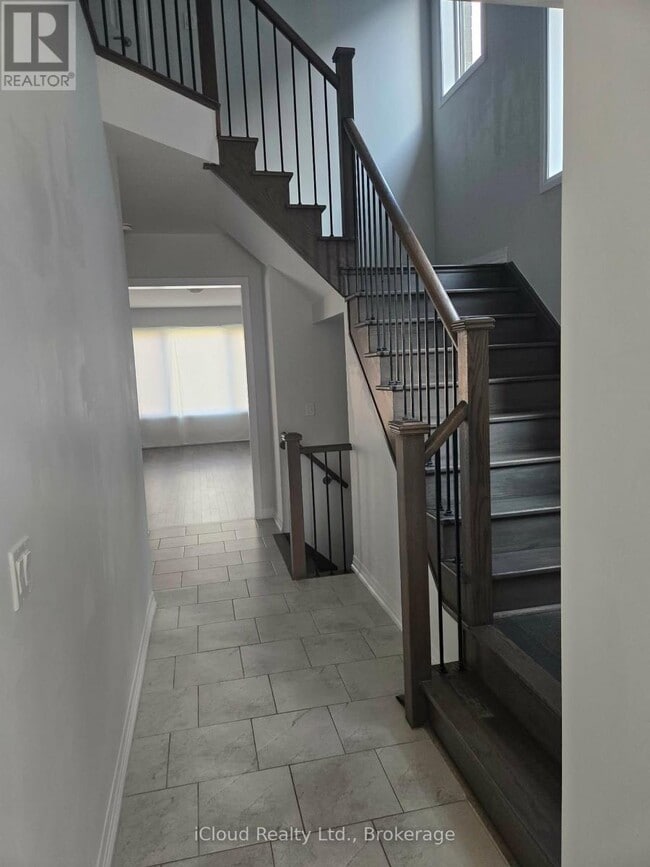 Building Photo - 104 Silverwood Cres