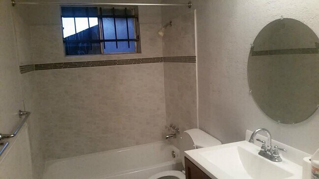 Foto del edificio - 2143 Deerhurst Ln