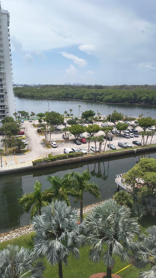 Foto del edificio - 400 Kings Point Dr