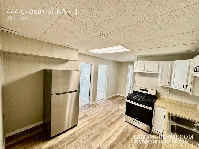 Building Photo - SELF SHOWING- MOVE IN READY UPDATED 3 bed ...