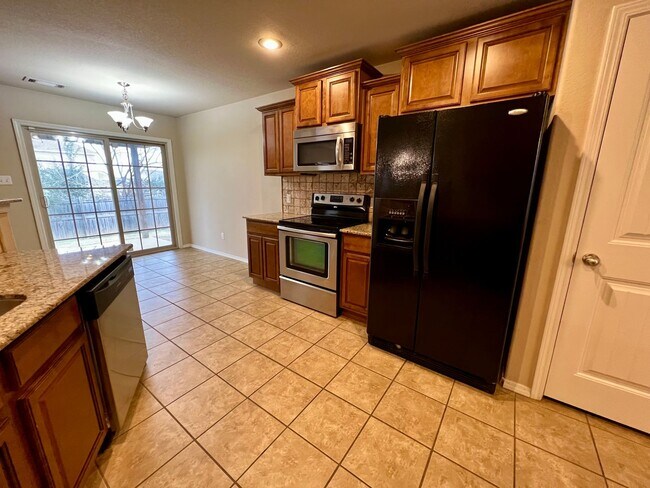 Building Photo - Beautiful 4 Bedroom Home For Rent