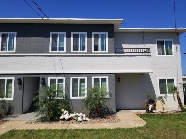 Vista de cerca del patio delantero - 278 Ash Ave