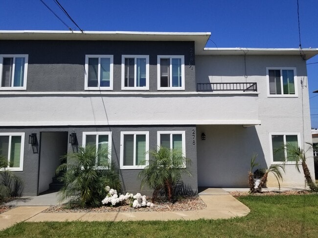 Front Yard Closeup View - 278 Ash Ave