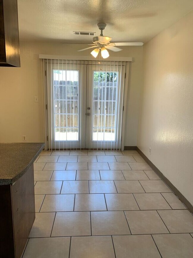 Foto del edificio - 2 Bed, 1 Bath unit available in Armona!