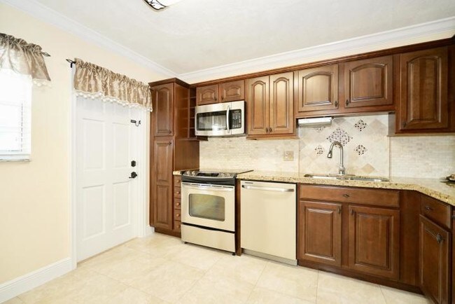Foto del edificio - 3011 Linton Blvd