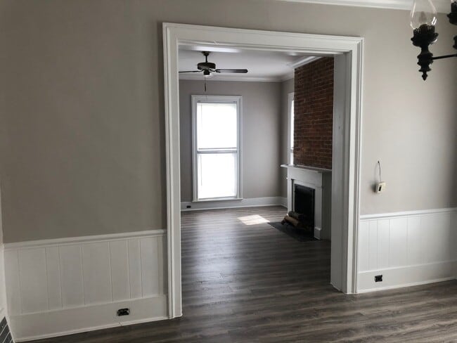Building Photo - 413 E Adams St