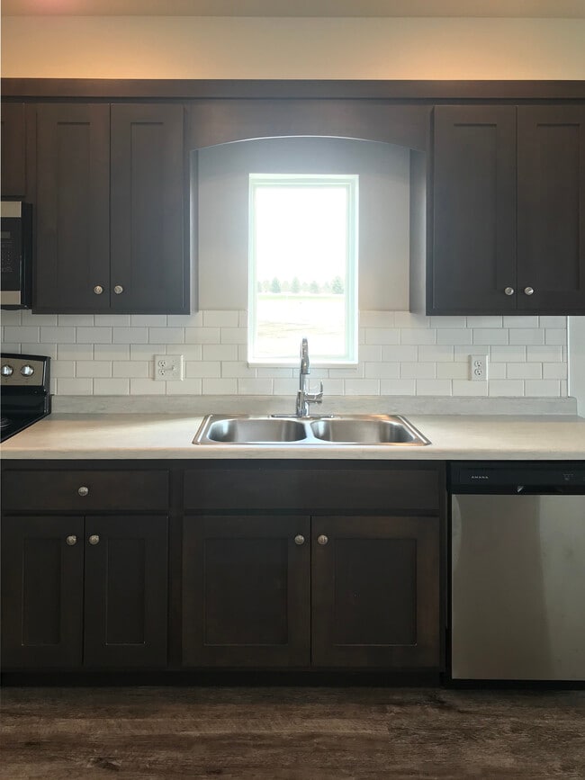 Sink - 2001 Kemp Pl E