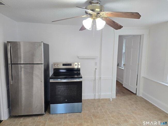 Building Photo - 103 Capen St