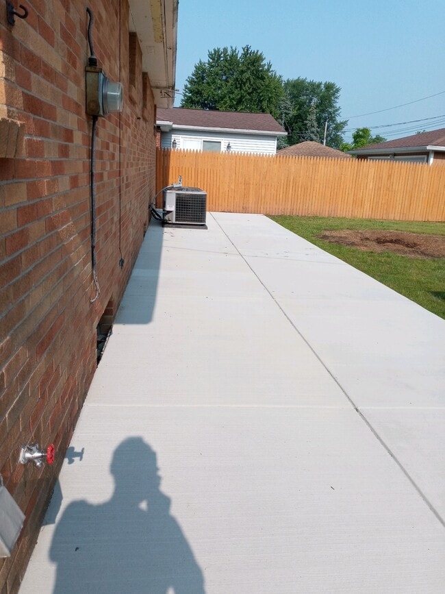 Building Photo - 82 Siegfried Dr